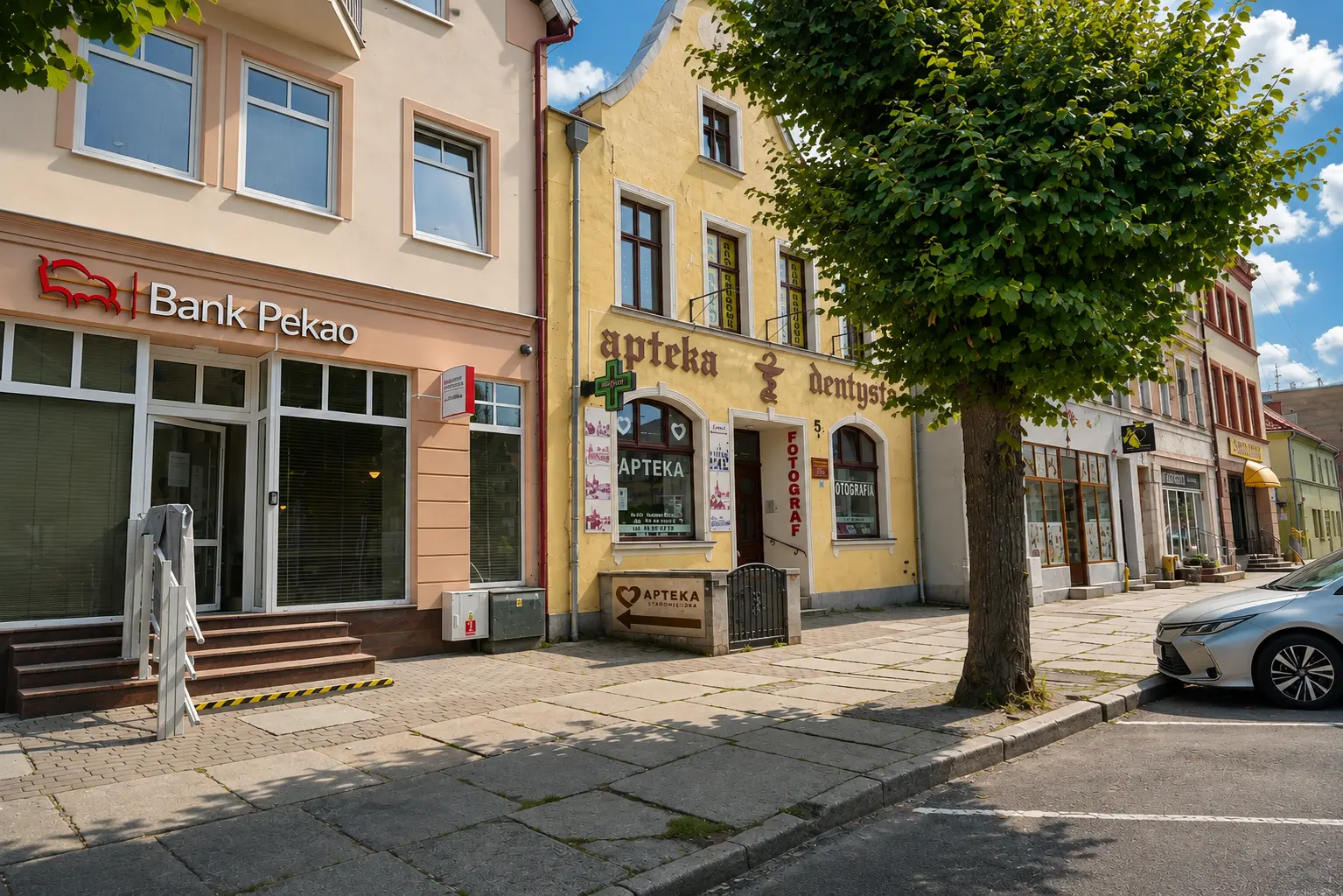 Wejście do Apteki Staromiejskiej od strony Rynku